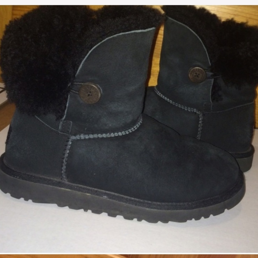 Black Bailey Button Ugg Boots